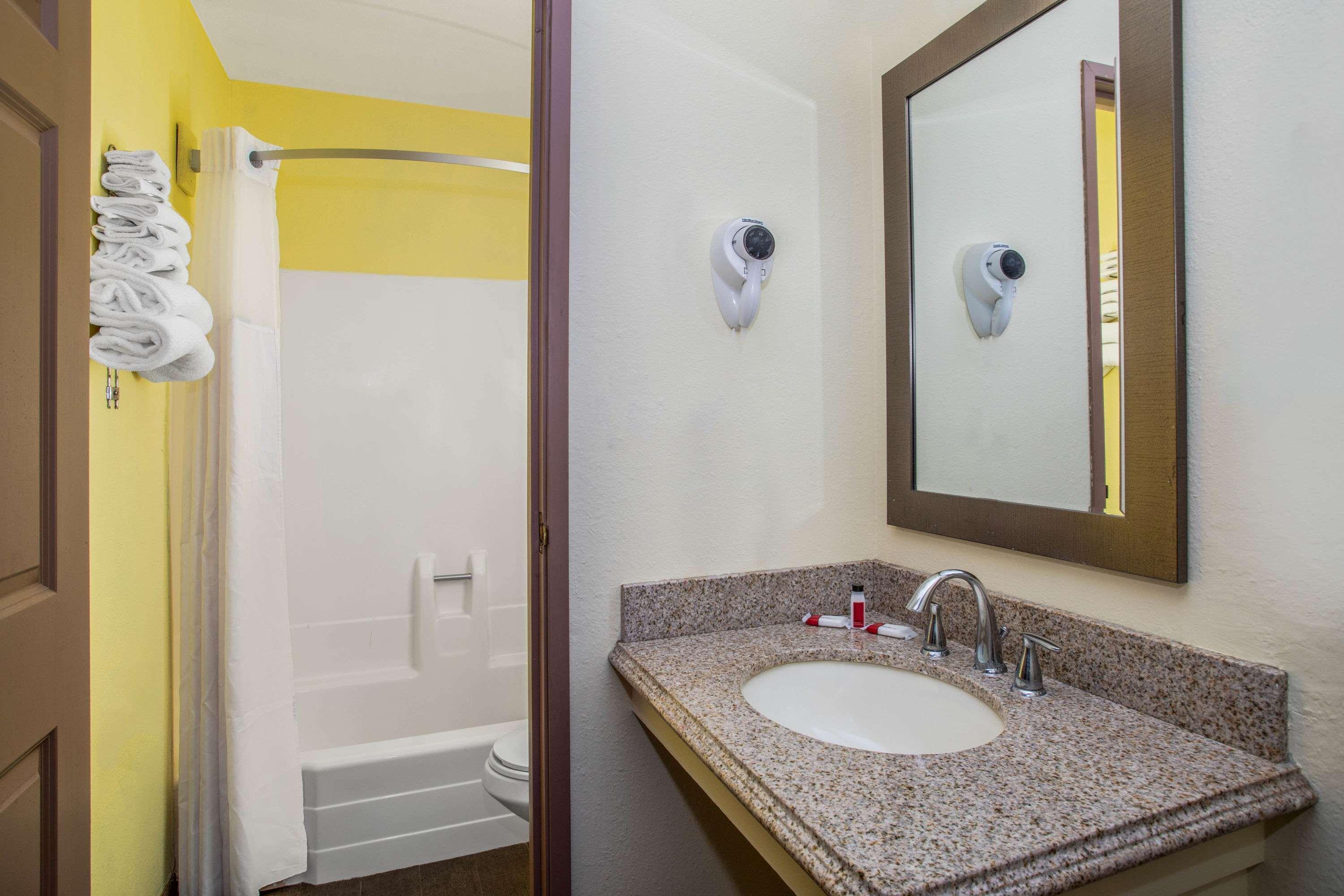 Oyo Co Downtown Hotel 2*