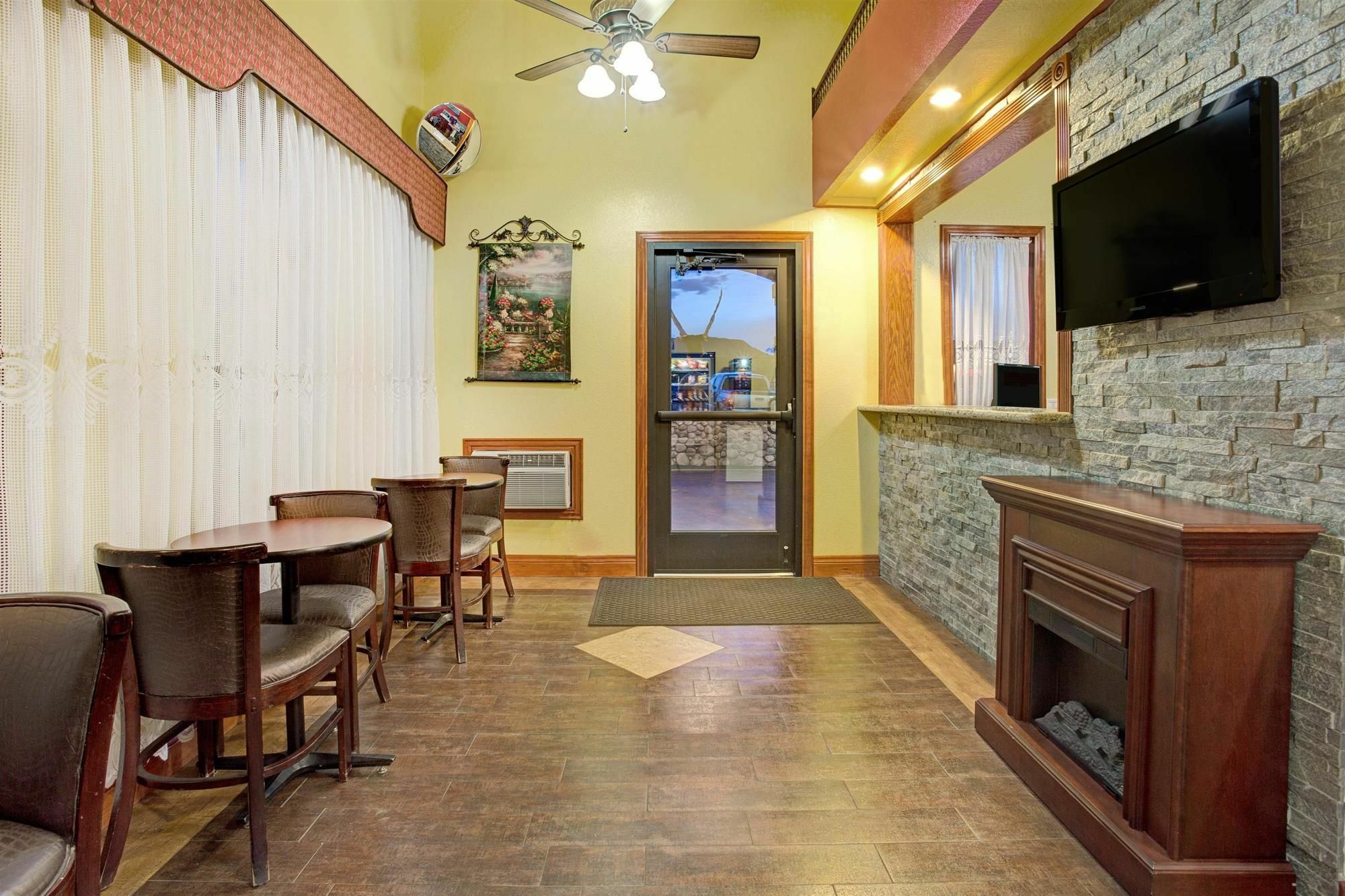 Oyo Co Downtown Hotel Castle Rock