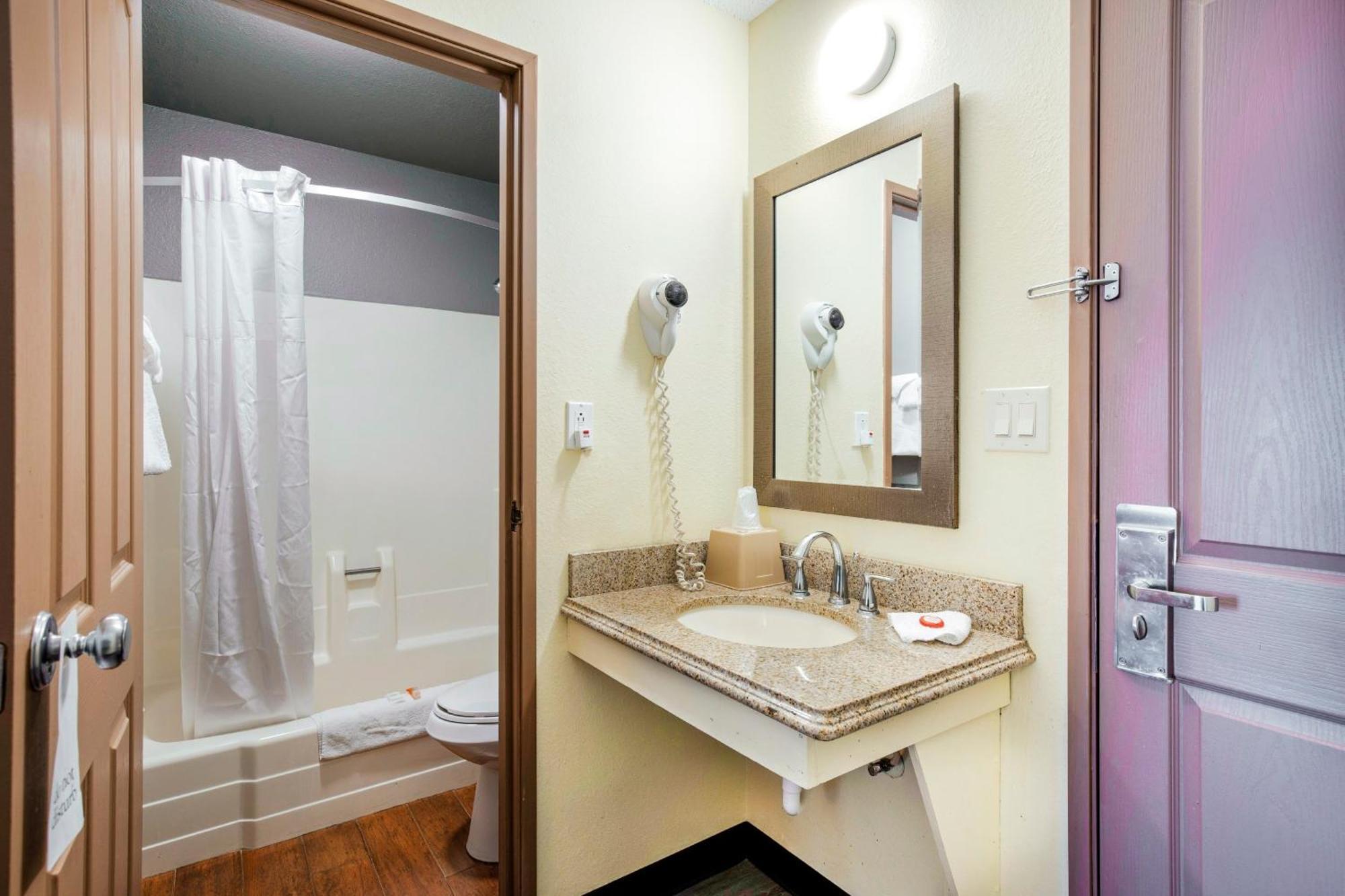 Hotel Oyo Co Downtown 2*